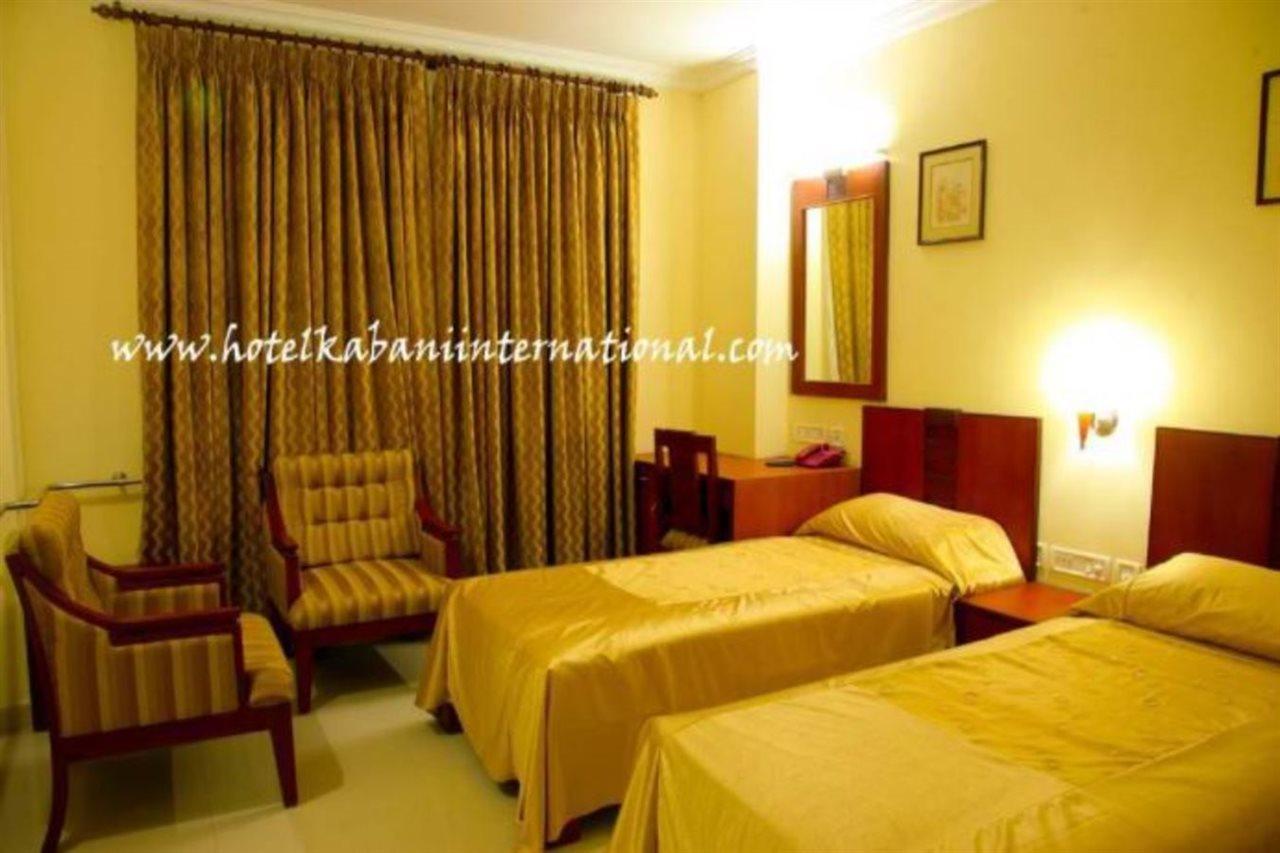 Hotel Kabani International Muvattupuzha Esterno foto