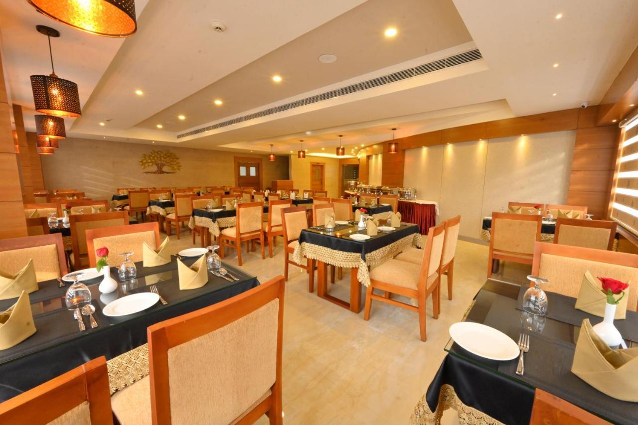 Hotel Kabani International Muvattupuzha Esterno foto