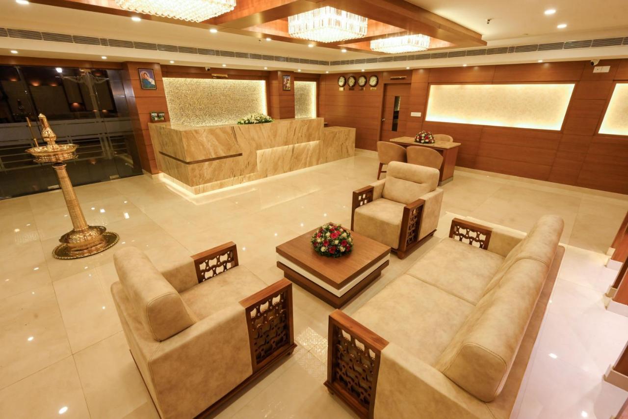 Hotel Kabani International Muvattupuzha Esterno foto