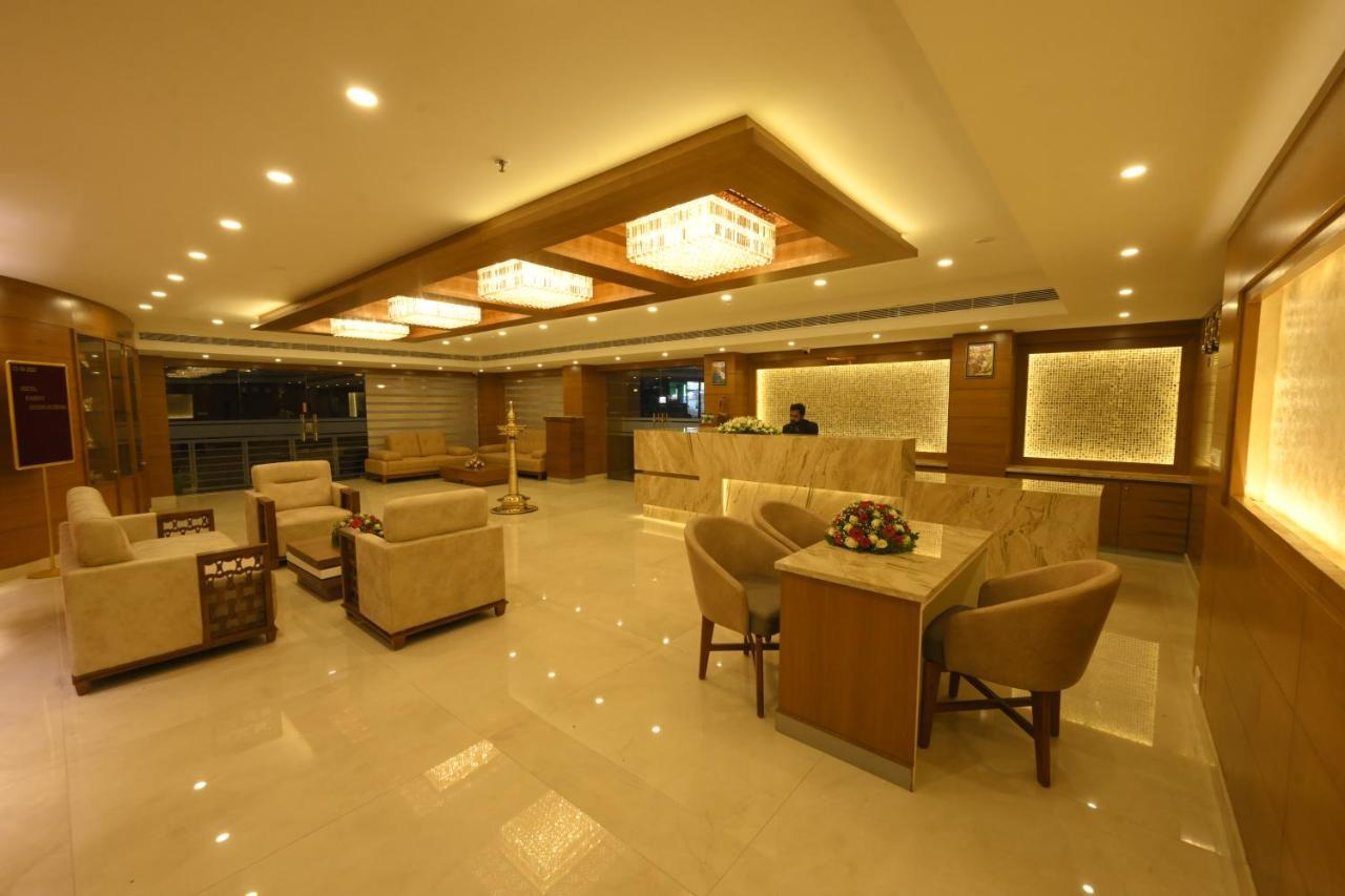 Hotel Kabani International Muvattupuzha Esterno foto