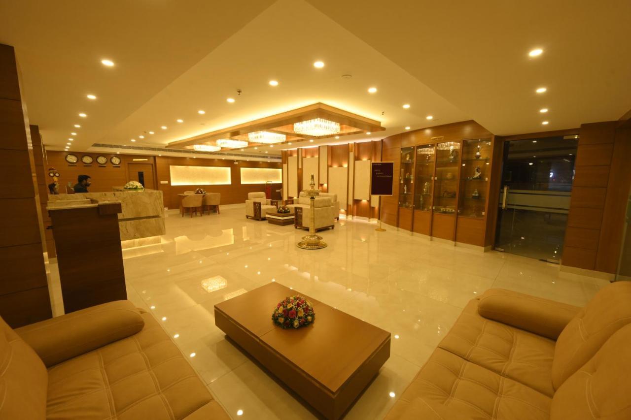 Hotel Kabani International Muvattupuzha Esterno foto