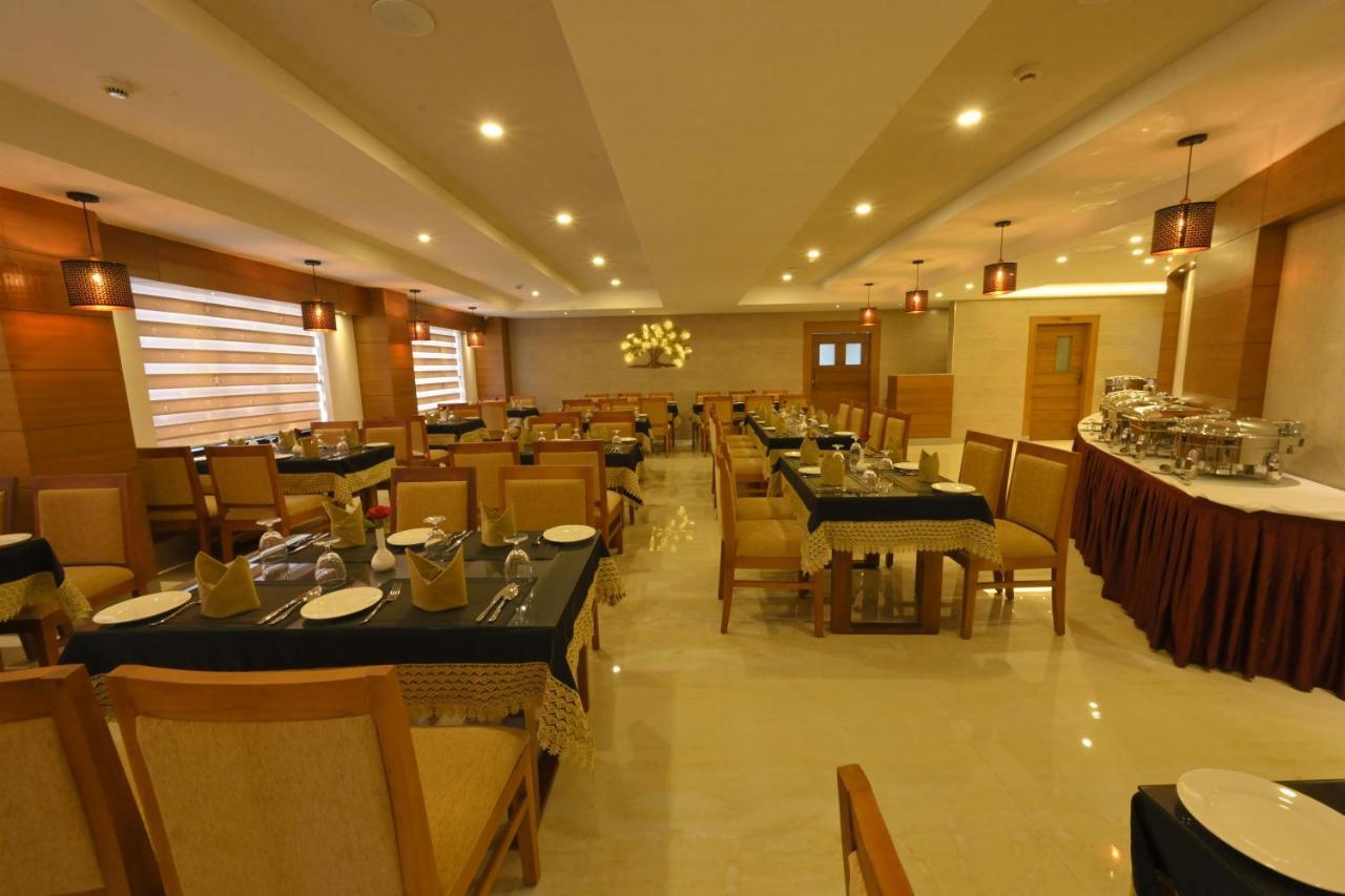 Hotel Kabani International Muvattupuzha Esterno foto