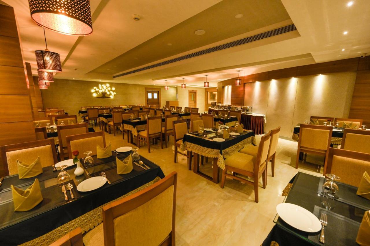 Hotel Kabani International Muvattupuzha Esterno foto