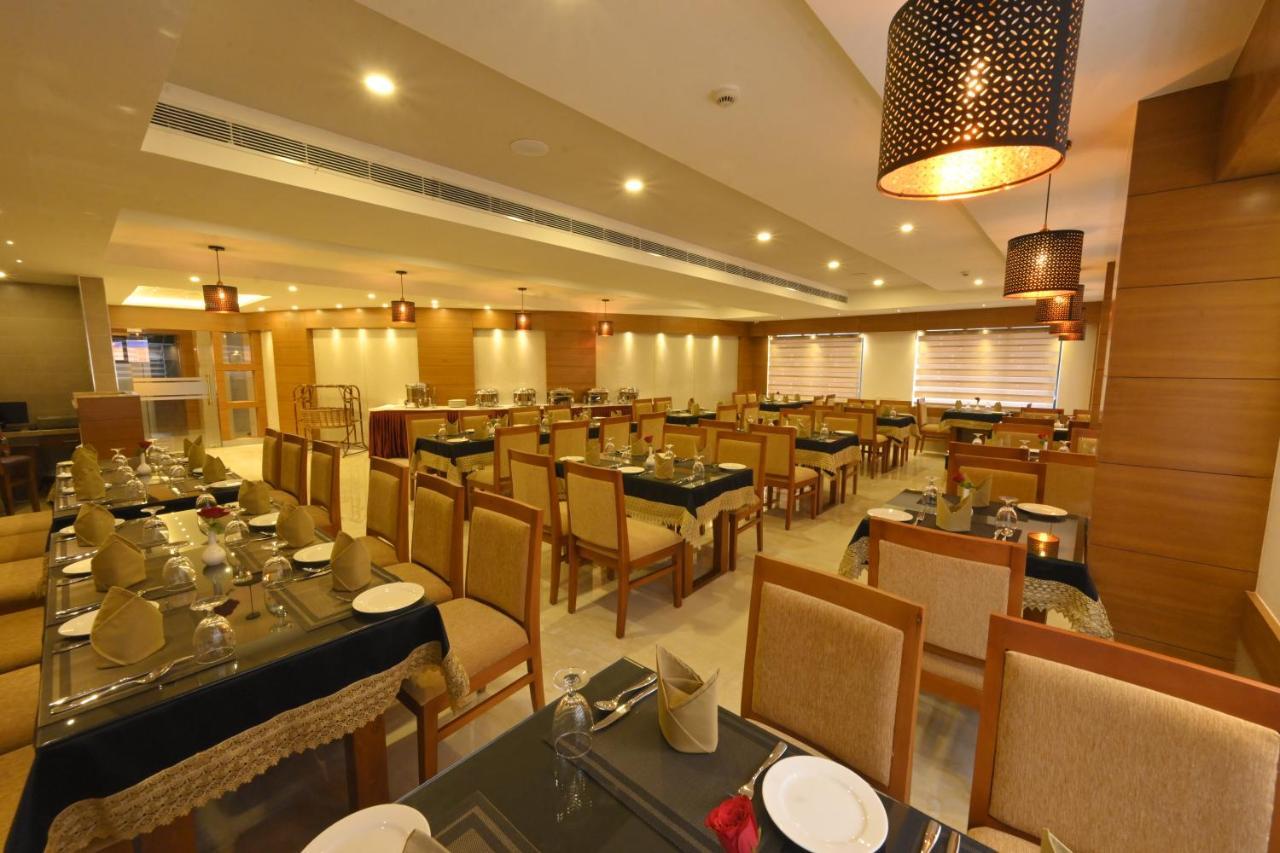 Hotel Kabani International Muvattupuzha Esterno foto